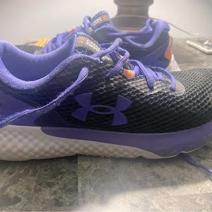 Under Armour girls sneakers only worn a couple times size 5.5y